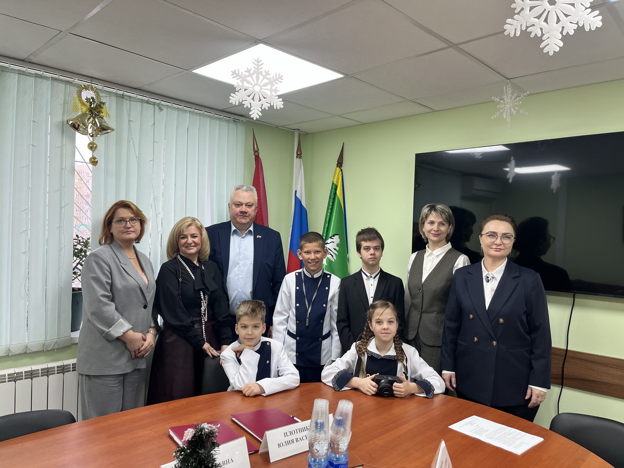 В рамках проекта: «День с депутатом!» юные исследователи из пансиона МГУ им. М.В. Ломоносова посетили первое заседание Совета депутатов МО Кунцево в 2026 году